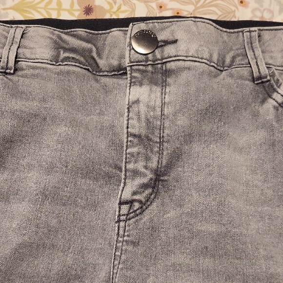 Democracy Women's Light Gray Cropped Jeans- Size 18 - Picture 4 of 9